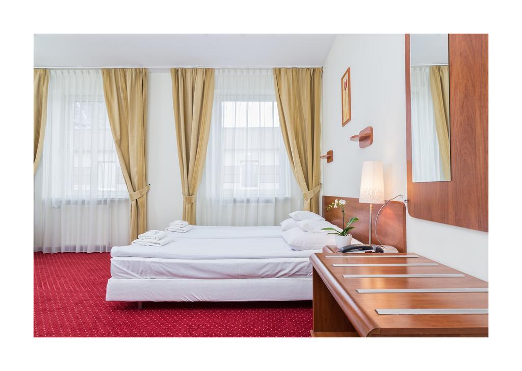 Hotel Colibra Varsóvia Quarto foto